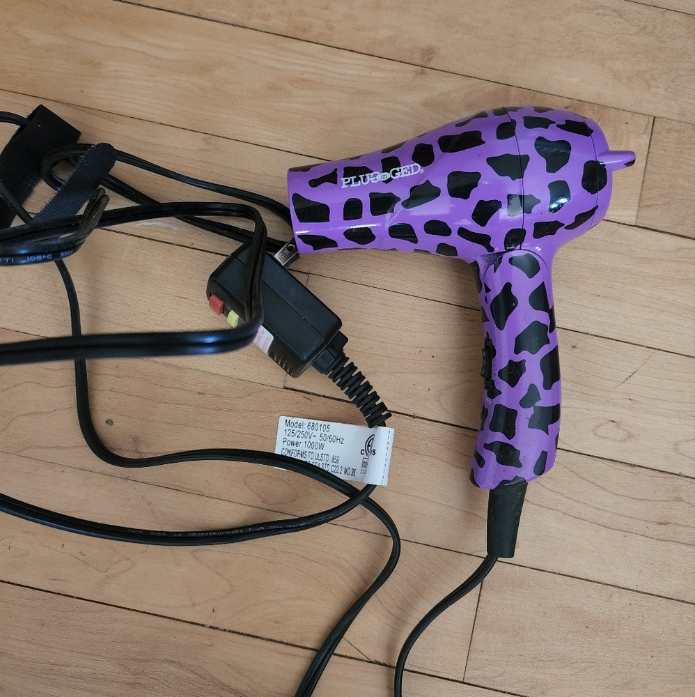 Plugged in travel hairdryer